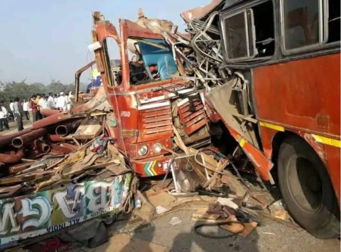 bus collides with truck in beed maharashtra
