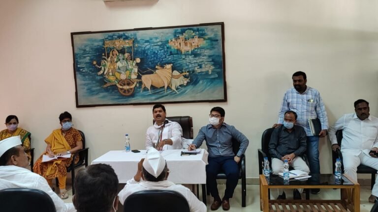 beed latest news पालकमंत्री यांच्या उपस्थितीत  साखर कारखान्यांची संयुक्त बैठक संपन्न