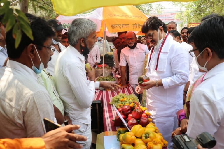dhananjay munde शेती औजारे बँकचे लोकार्पण व औजारे वाटप