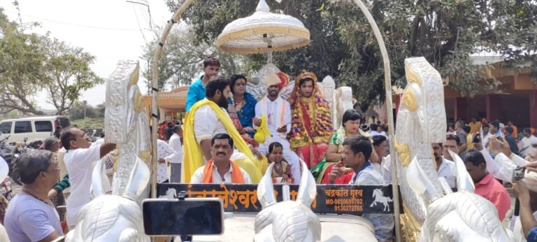 transgender marriage in india,किन्नर सपना आणि बाळूचा जगावेगळा विवाह शिवलक्ष्मीच्या साक्षीने थाटात संपन्न