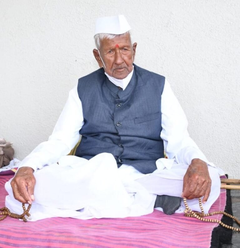 हैदराबाद मुक्ती संग्रामातील स्वातंत्र्यसेनानी साहेबराव थोरवे यांच्यावर शासकीय इतमामात अंत्यसंस्कार