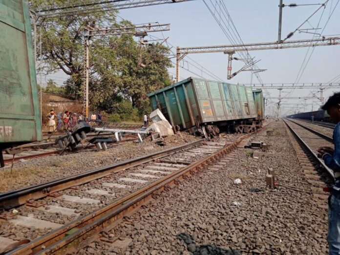 malgadi train derailed in solapur