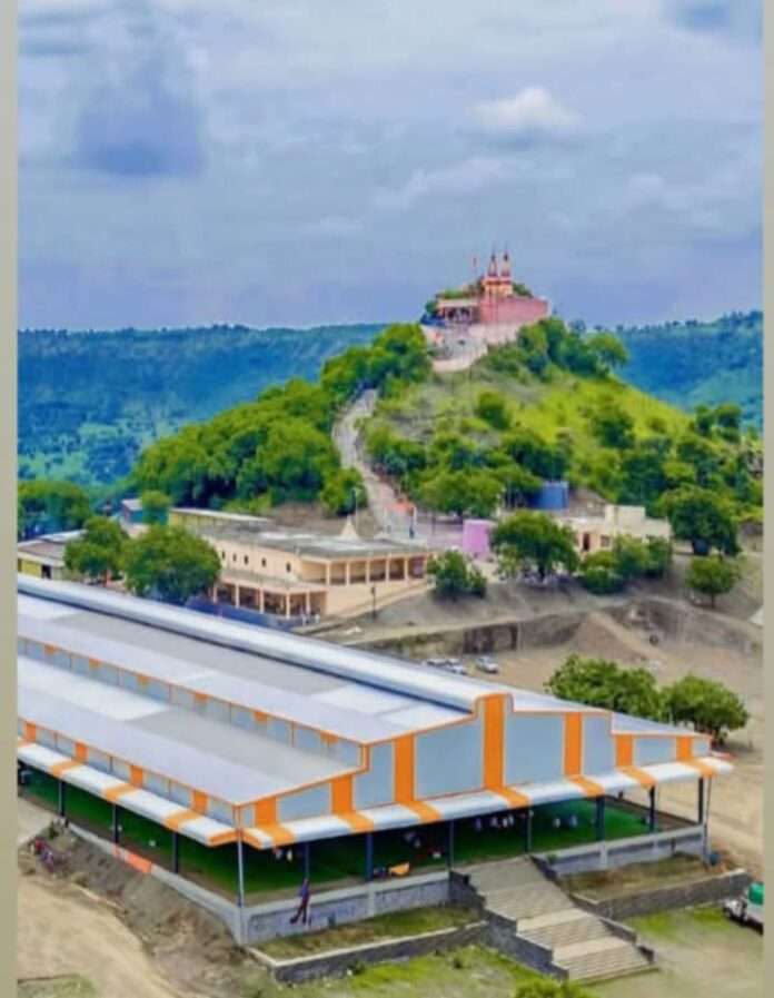 विसाव्या शतकातील महान संत वै. गुरुवर्य सदगुरू किसान बाबा महाराज यांनी सुरू केलेल्या धर्मनाथ बीज निमित्त अखंड हरिनाम सप्ताहचे अमृत महोत्सवी 75 वर्ष असून त्या निमित श्री क्षेत्र गोरक्षनाथ टेकडीचे महंत ह भ प गुरुवर्य शांतीब्रम्ह नवनाथ बाबा महाराज यांचे घाटसावली ग्रामस्थांच्या वतीने भव्य दिव्य स्वागत सोहळा आयोजन करण्यात आले.