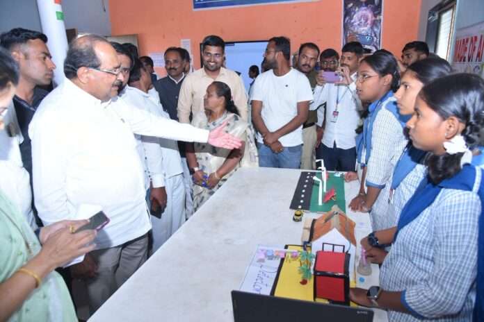 बाल वैज्ञानिक प्रदर्शन आयोजनासाठी ५ लाख रुपयांच्या निधीत वाढ करून तो १ कोटी रुपयांपर्यंत