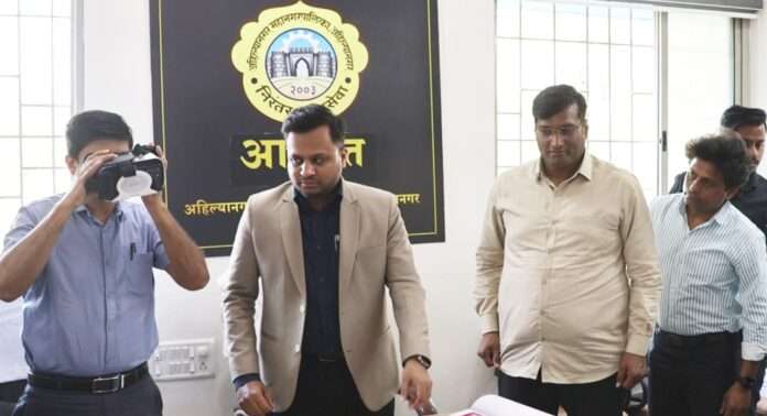 व्ही-आर बॉक्सद्वारे घरबसल्या मतदान केंद्राचा आभासी अनुभव