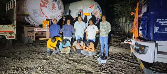 अवैध गॅस रिफीलिंग कारवाई अहिल्यानगरमध्ये 2.01 कोटींचा मुद्देमाल जप्त, 4 आरोपी अटकेत