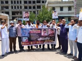 महावितरणच्या अनागोंदी कारभाराविरोधात जिल्हाधिकारी कार्यालयासमोर बोंबाबोंब आंदोलन