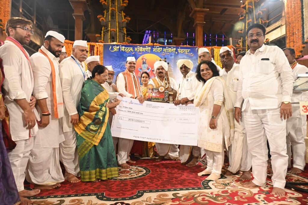 आषाढी एकादशी निमित्त मुख्यमंत्री देवेंद्र फडणवीस यांच्या हस्ते श्री विठ्ठल-रुक्मिणीची महापूजा संपन्न 2 aashadhi ekadashi 2026 pandharpur mahapooja cm devendra fadanavis vitthal rukhumai update