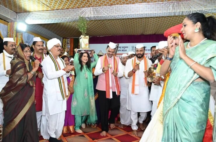 pandharpur aashadhi wari ekadashi paryavaran wari cm devendra fadanvis