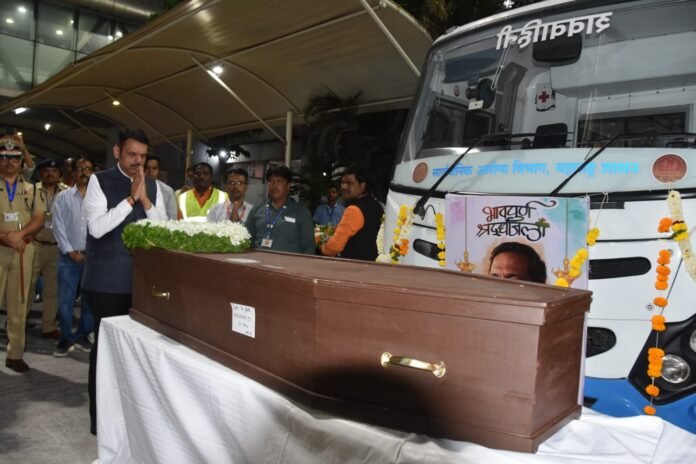 cm devendra fadanvis pays tribute to nana patekar