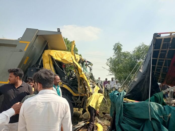 अंबाजोगाईतील भावंडांचा अपघातात जागीच मृत्यू